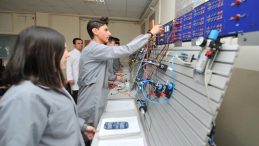 Sekt&ouml;r İ&ccedil;i ve İhtisaslaşmış Meslek Liseleri Yaygınlaştırılacak