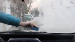 Sıcaklık Eksi 5 Dereceye Düştü: Araçlar Buzla Kaplandı