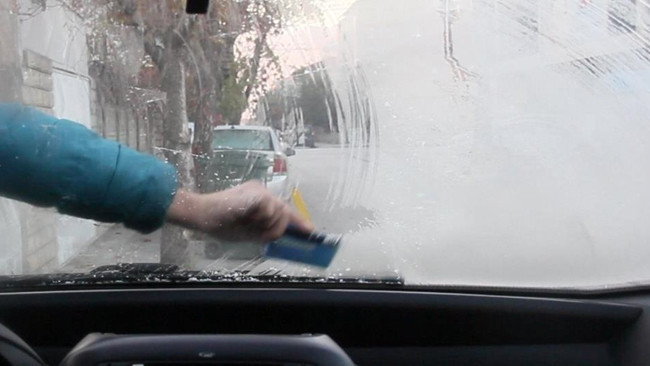 Sıcaklık Eksi 5 Dereceye Düştü: Araçlar Buzla Kaplandı