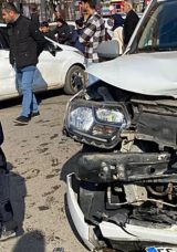 Siirt'te İki Otomobil &Ccedil;arpıştı: 1 Yaralı