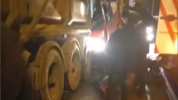 Silivri TEM Otoyolu'nda Zincirleme Kaza; Yaralı Şof&ouml;r&uuml; İtfaiye Kurtardı