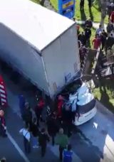 Sinop'ta Feci Kaza! Otomobil TIR'a Arkadan &Ccedil;arptı: &Ouml;ğretmen Hayatını Kaybetti