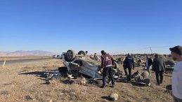 Şırnak'ta Otomobil ve Hafif Ticari Ara&ccedil; &Ccedil;arpıştı: 7 Yaralı