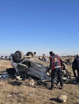 Şırnak'ta Otomobil ve Hafif Ticari Araç Çarpıştı: 7 Yaralı