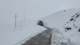 Şırnak’ta Yoğun Kar Etkili Oldu: 6 Köy Yolu Ulaşıma Açıldı!