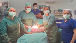 Şişkinlik ve halsizlik şikayetiyle hastaneye gitti! Karnından 5 kiloluk kitle çıkarıldı