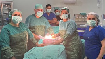 Şişkinlik ve halsizlik şikayetiyle hastaneye gitti! Karnından 5 kiloluk kitle &ccedil;ıkarıldı