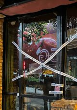 Şişli'de 25 Kişi Zehirlendi: O Restoran M&uuml;h&uuml;rlendi! &Ouml;nceki İhlaller Dikkat &Ccedil;ekiyor