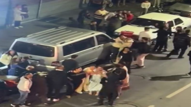 Şişli&rsquo;de D&uuml;ğ&uuml;n Salonunda Yaşanan Kavga Sokaklara Taşındı; Polis M&uuml;dahale Etti