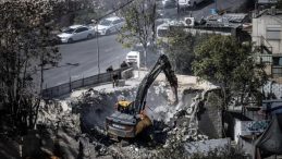 Siyonist İsrail Ordusu Batı Şeria'da 6 Ticari Tesisi Yıktı