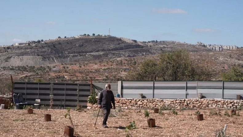 Siyonist İsrailliler Batı Şeria’da gazetecilere ve yabancı aktivistlere saldırdı