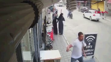 Şok Edici Kaza Anı Kameralarda! 'Ben &Ouml;ld&uuml;m' Dedi