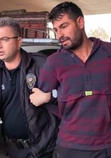 Sokak Ortasında İnfaz: 1 Kişiyi &Ouml;ld&uuml;rd&uuml;, Peşindeki Polislere Ateş A&ccedil;tı