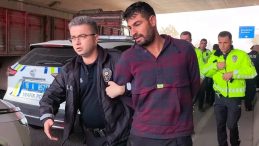 Sokak Ortasında İnfaz: 1 Kişiyi &Ouml;ld&uuml;rd&uuml;, Peşindeki Polislere Ateş A&ccedil;tı