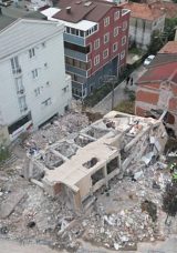 Son Dakika | Gebze'deki &Ccedil;&ouml;ken Bina: 27 İş Yeri ve 72 Bağımsız Daire Boşaltıldı