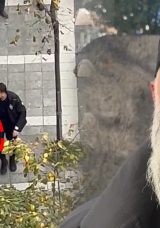 SON DAKİKA: Kağıthane'de Şok Edici Olay! Sokakta İki Kişiyi Bı&ccedil;akladı: Yeğenimi Taciz Ediyorlardı!