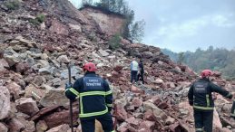 Son dakika… Ordu'da taş ocağında göçük: Kamyon şoförüne ulaşılmaya çalışılıyor! Soruşturma başlatıldı