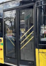 SON DAKİKA&hellip; İstanbul Bağcılar'da İETT Otob&uuml;s&uuml; Ağaca &Ccedil;arptı!