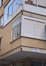 SON DAKİKA&hellip; İstanbul Kartal'daki binanın kolonlarında &ccedil;atlaklar oluştu: 4 katlı bina tahliye edildi!