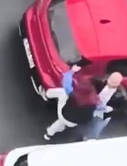 SON DAKİKA… Yer İstanbul Beylikdüzü! İki Kadın Sürücü Yol Verme Nedeniyle Çatıştı: Küfürler Havada Uçuştu!