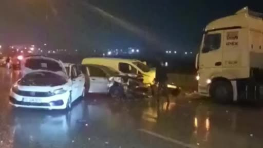 TAG Otoyolu’nda Zincirleme Kaza: 2’si Ağır 13 Yaralı