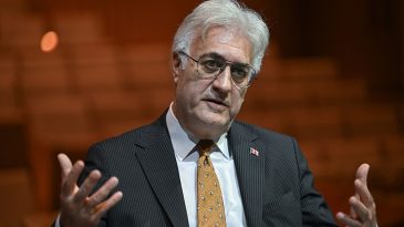 Tamer Karadağlı, Devlet Tiyatrolarının Yeni Sahnelere Hatay ve Kars'ta Start Vereceğini Duyurdu