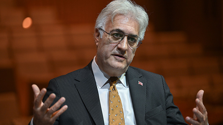 Tamer Karadağlı, Devlet Tiyatrolarının Yeni Sahnelere Hatay ve Kars'ta Start Vereceğini Duyurdu