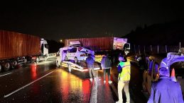 Tarsus'ta zincirleme trafik kazası: 2 otomobil ve 2 TIR çarpıştı!