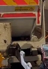 Temizlik G&ouml;revlileri, &Ccedil;&ouml;pte Buldukları Para ve Altınları Sahiplerine Ulaştırdı