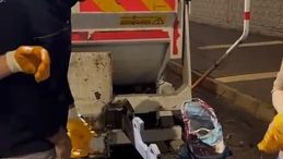 Temizlik G&ouml;revlileri, &Ccedil;&ouml;pte Buldukları Para ve Altınları Sahiplerine Ulaştırdı