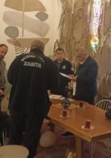 Tepki G&ouml;ren G&ouml;r&uuml;nt&uuml;lerin Ardından O Kafe M&uuml;h&uuml;rlendi: Taraflar Belediyenin Araya Girmesiyle Barıştırıldı