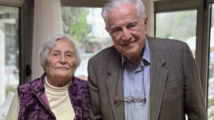 Tesadüfün Böylesi: Yolları 70 Yıl Sonra Huzurevinde Kesişti