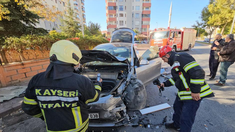 Test Sürüşünde Tesla Aracını Kullanılamaz Hale Getirdi