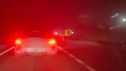 Trafikte Yaşanan Gerilim: S&uuml;r&uuml;c&uuml;n&uuml;n Camını Yumruklayana Ev Hapsi!