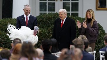 Trump, Ş&uuml;kran G&uuml;n&uuml;'nde İki Hindiyi Affetti