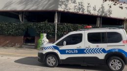 T&uuml;fekle Kahvehaneyi Bastı, Eski Damadını Darbedip Bı&ccedil;akladı!