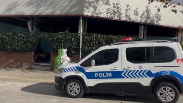 T&uuml;fekle Kahvehaneyi Bastı, Eski Damadını Darbedip Bı&ccedil;akladı!