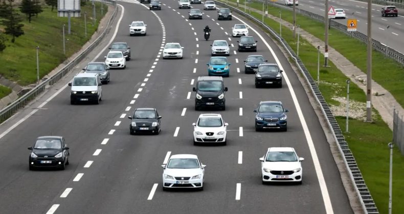 T&Uuml;İK a&ccedil;ıkladı: Ekimde 178 bin taşıtın trafiğe kaydı yapıldı