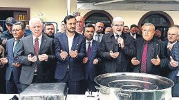 T&uuml;rbe Dede Pilav G&uuml;n&uuml;&rsquo;nde 15 Bin Kişiyi Ağırladılar