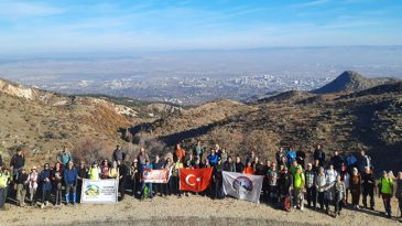 T&uuml;rkiye Atat&uuml;rk'&uuml; anıyor! Atat&uuml;rk i&ccedil;in y&uuml;r&uuml;d&uuml;ler