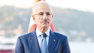 Ulaştırma ve Altyapı Bakanı Uraloğlu, Londra'da temaslarda bulundu