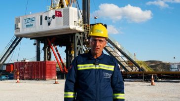 Umut dolu bir T&uuml;rkiye hikayesi! K&ouml;y&uuml;n&uuml; terk etmek zorunda kaldı… 35 yıl sonra aynı topraklarda petrol &uuml;retimine katıldı