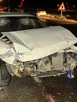 Uşak'ta İki Araç Çarpıştı: 1'i Bebek 10 Kişi Yaralandı