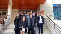 &Uuml;niversitede Rehine Olayı Sonrası Sessiz Protesto: Korkuya Teslim Olmayacağız