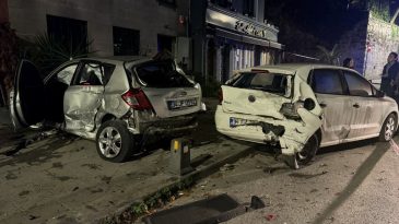 &Uuml;sk&uuml;dar'da Otomobil Duvara &Ccedil;arptı: 2 Yaralı