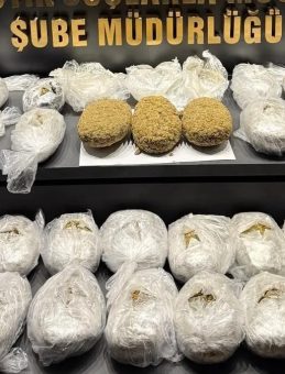 Uyuşturucu Tacirleri Denetimlerde Yakalandı: Gizledikleri Yer Şok Edici! Toplamda 11 Kilo 500 Gram…