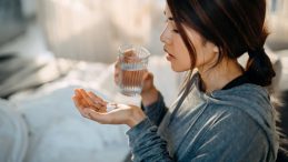 Uzmanlardan &Ouml;nemli Uyarı: Gripte Antibiyotik Kullanımı V&uuml;cudu Zayıflatıyor!