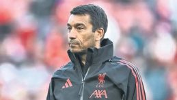 Van Bronckhorst’un Yolu Endonezya'ya Düşüyor