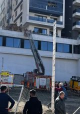 Van'da Otoparktaki Ara&ccedil; Yanarak Yangına Sebep Oldu: 29 Kişi Dumandan Etkilendi