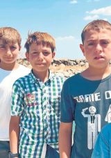 Vanlı &Ccedil;ocukların Sa&ccedil;ı Yazın Sarı Kışın Kara